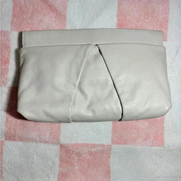 Marc Jacobs off white leather clutch - Picture 2 of 5